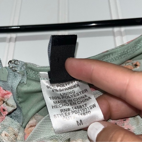 Windsor size medium green floral ruched dress - Picture 7 of 7